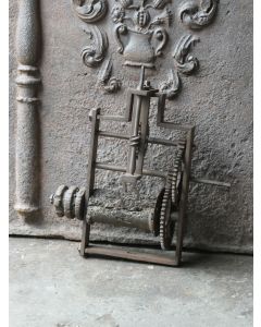 Asador Antiguo con Accionamiento de Peso