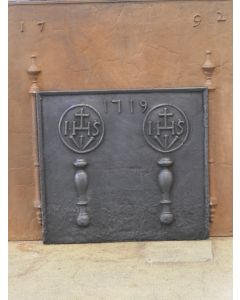 Pilares con Monograma IHS