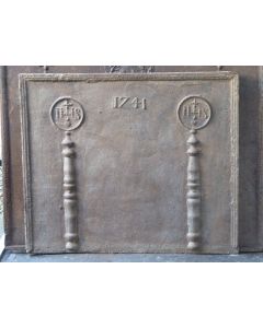 Pilares con Monograma IHS