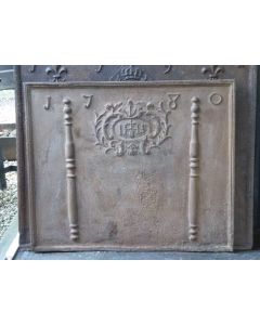 Pilares con Monograma IHS